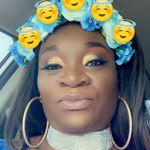 Meet your Posher, Cassandra